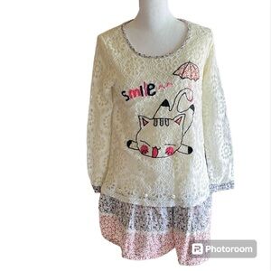 Yue Ran White Laced Ruffled Hem Cat Embroidered Tunic Top Junior's Size L